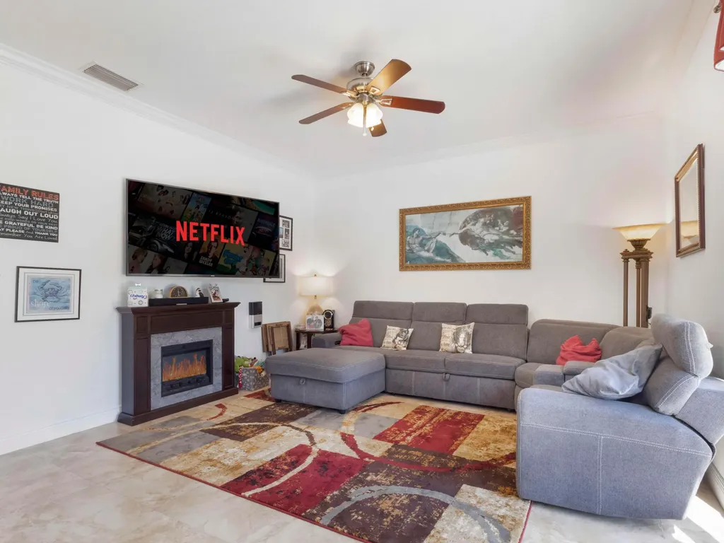 6025 Indian Forest Circle Lake Worth FL 33463