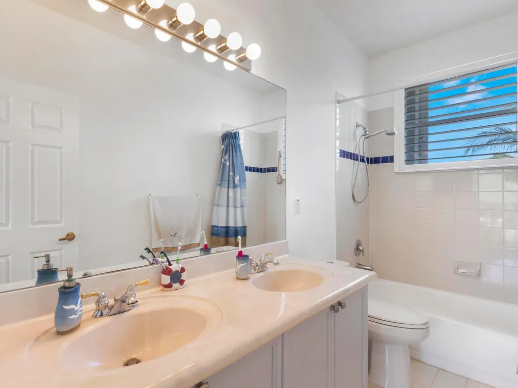 6025 Indian Forest Circle Lake Worth FL 33463