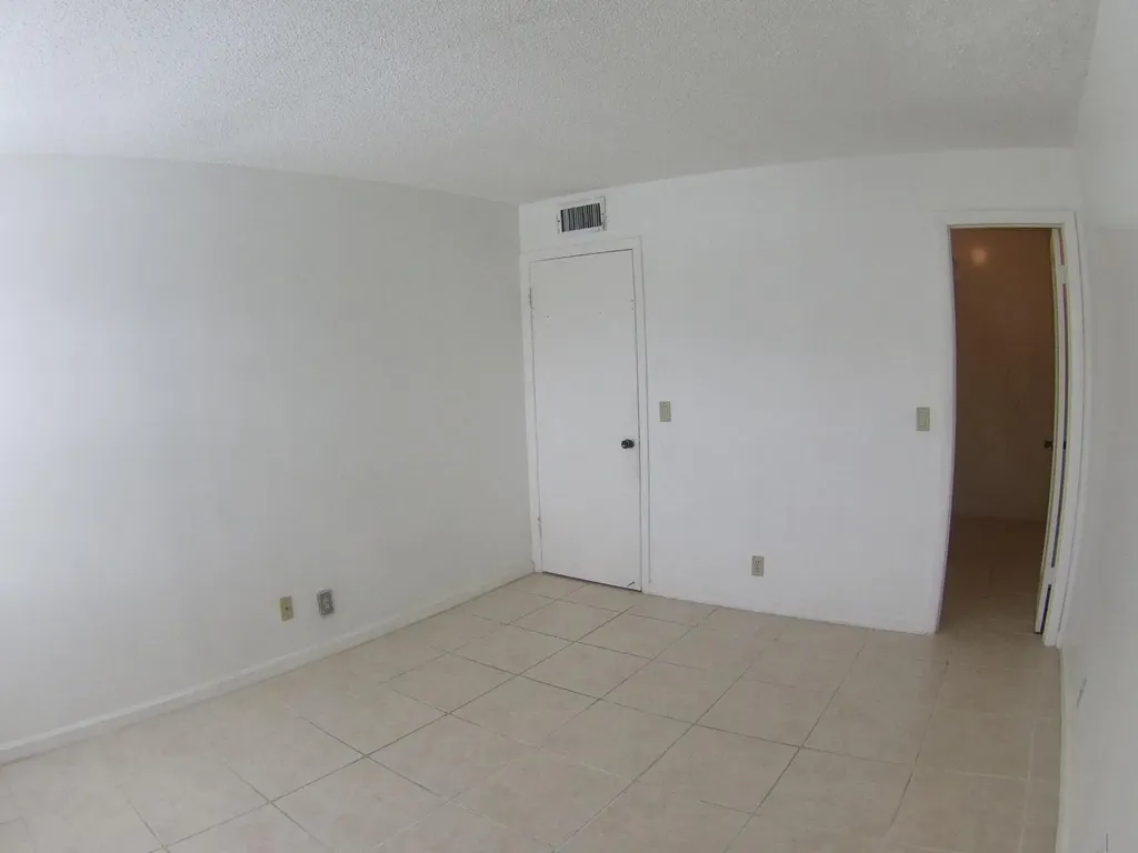 556 Capri L Delray Beach FL 33484