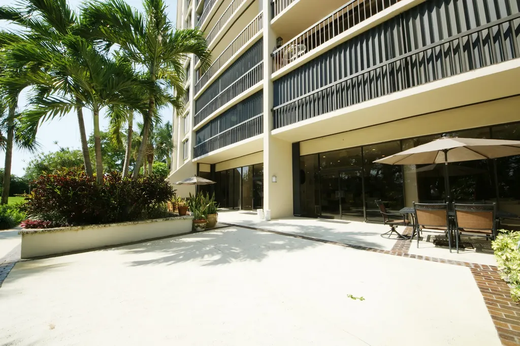2450 Presidential Way West Palm Beach FL 33401