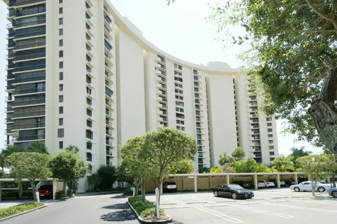 2450 Presidential Way West Palm Beach FL 33401