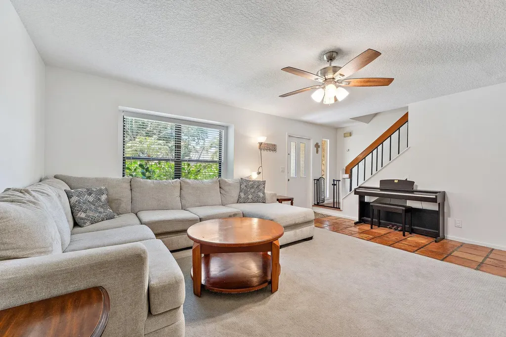 1007 Raintree Lane Palm Beach Gardens FL 33410