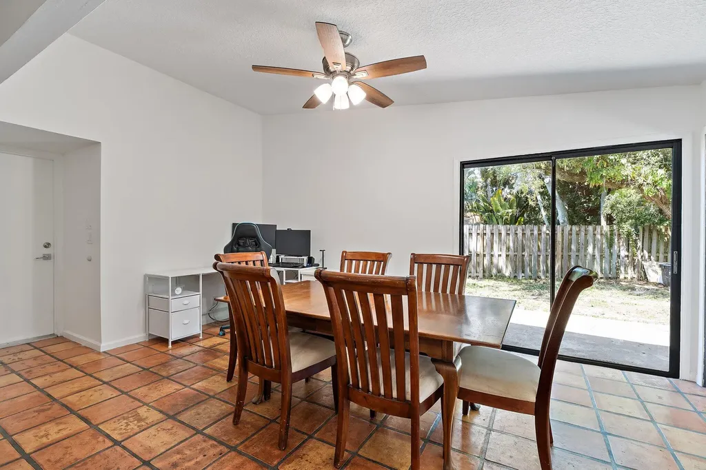 1007 Raintree Lane Palm Beach Gardens FL 33410