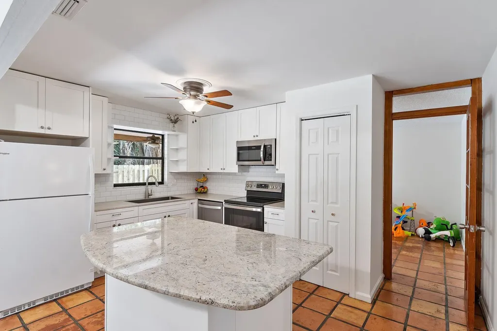1007 Raintree Lane Palm Beach Gardens FL 33410