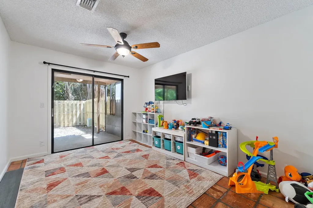 1007 Raintree Lane Palm Beach Gardens FL 33410
