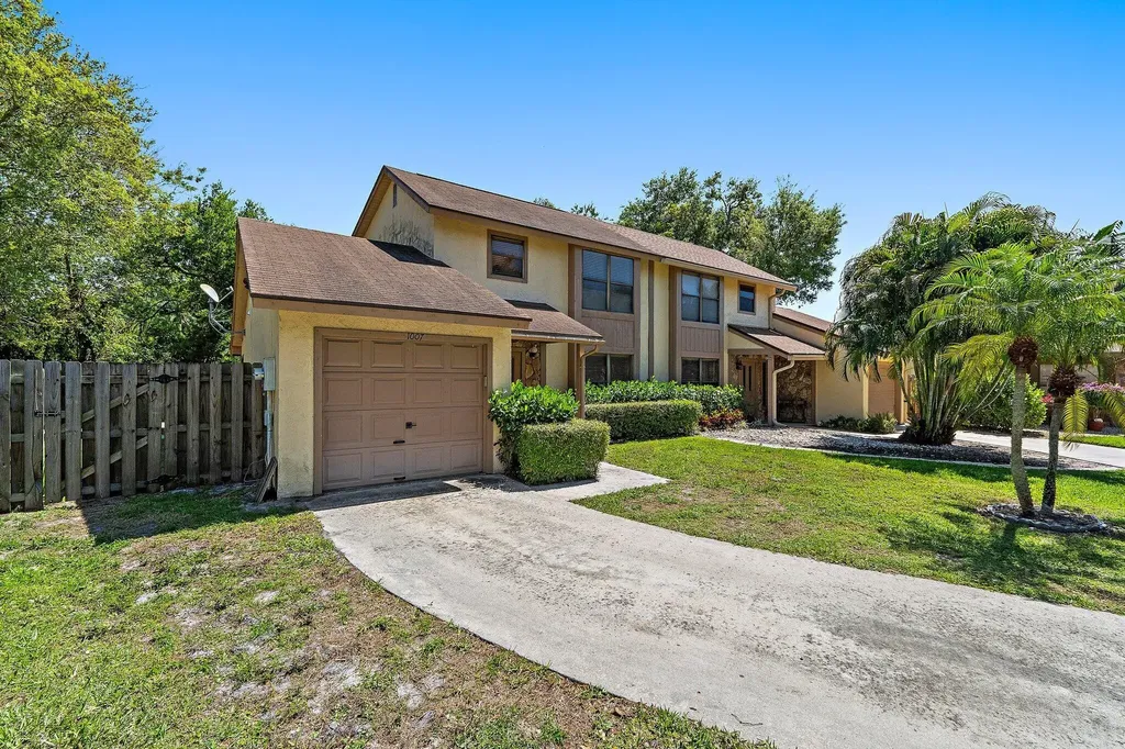 1007 Raintree Lane Palm Beach Gardens FL 33410