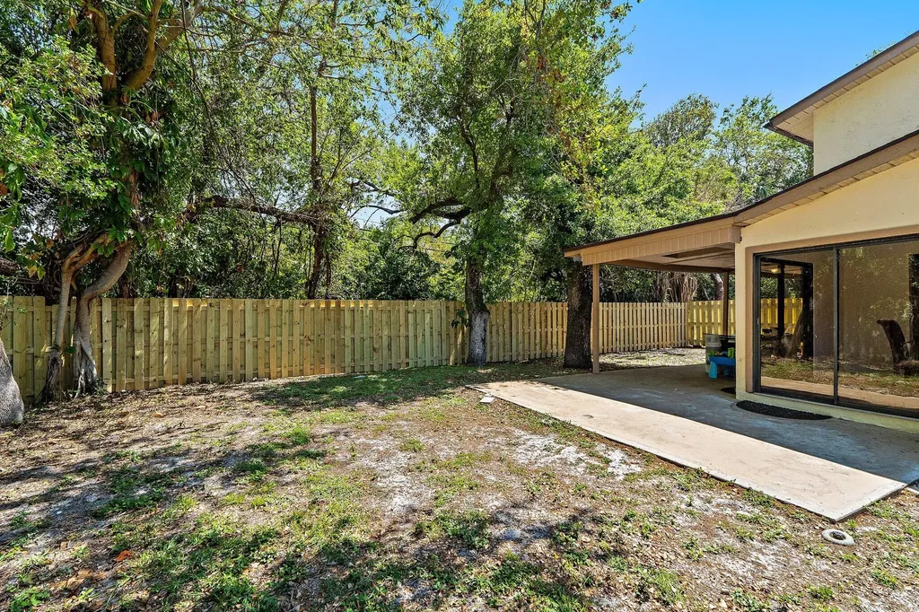 1007 Raintree Lane Palm Beach Gardens FL 33410