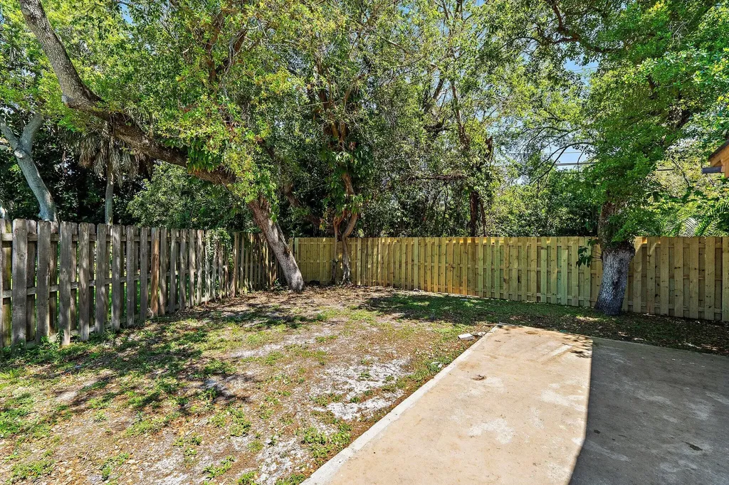 1007 Raintree Lane Palm Beach Gardens FL 33410