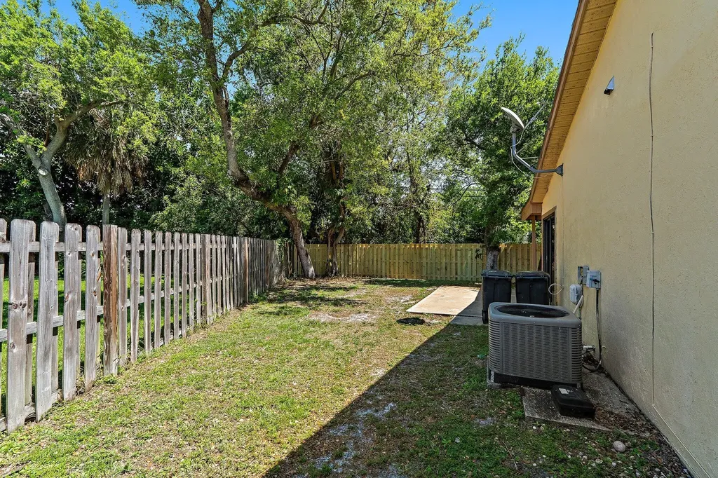 1007 Raintree Lane Palm Beach Gardens FL 33410