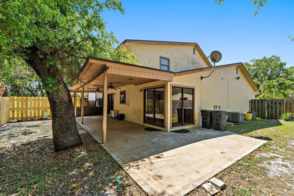 1007 Raintree Lane Palm Beach Gardens FL 33410