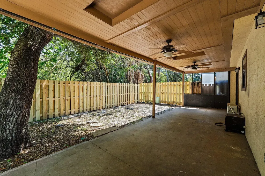 1007 Raintree Lane Palm Beach Gardens FL 33410