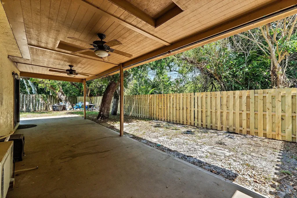 1007 Raintree Lane Palm Beach Gardens FL 33410