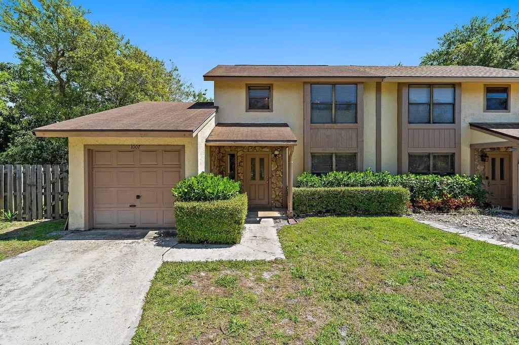 1007 Raintree Lane Palm Beach Gardens FL 33410