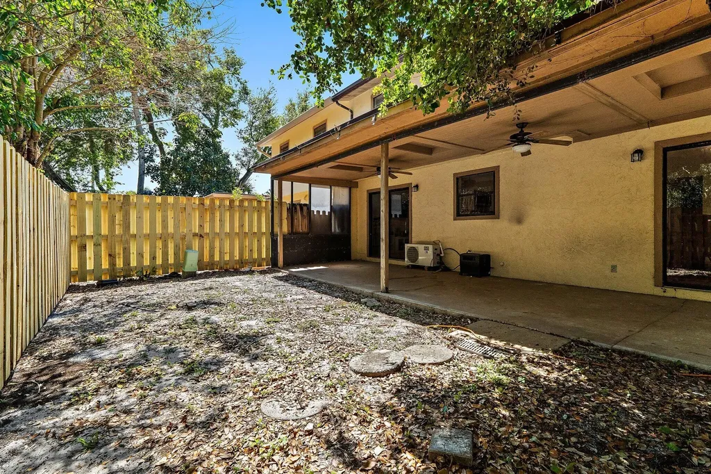 1007 Raintree Lane Palm Beach Gardens FL 33410