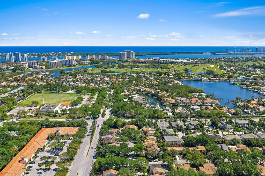1007 Raintree Lane Palm Beach Gardens FL 33410