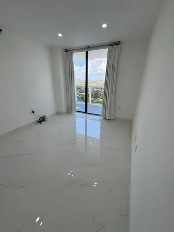 20515 E Country Club Drive Miami FL 33180