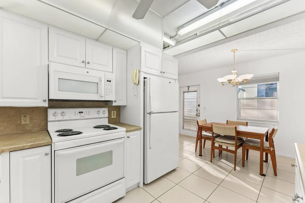 1047 Lincoln C Boca Raton FL 33434