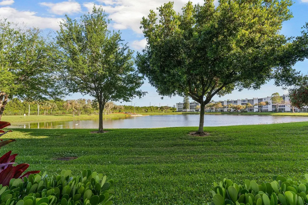 1047 Lincoln C Boca Raton FL 33434