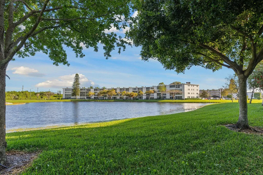 1047 Lincoln C Boca Raton FL 33434