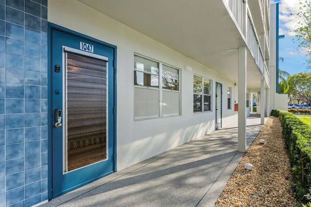 1047 Lincoln C Boca Raton FL 33434