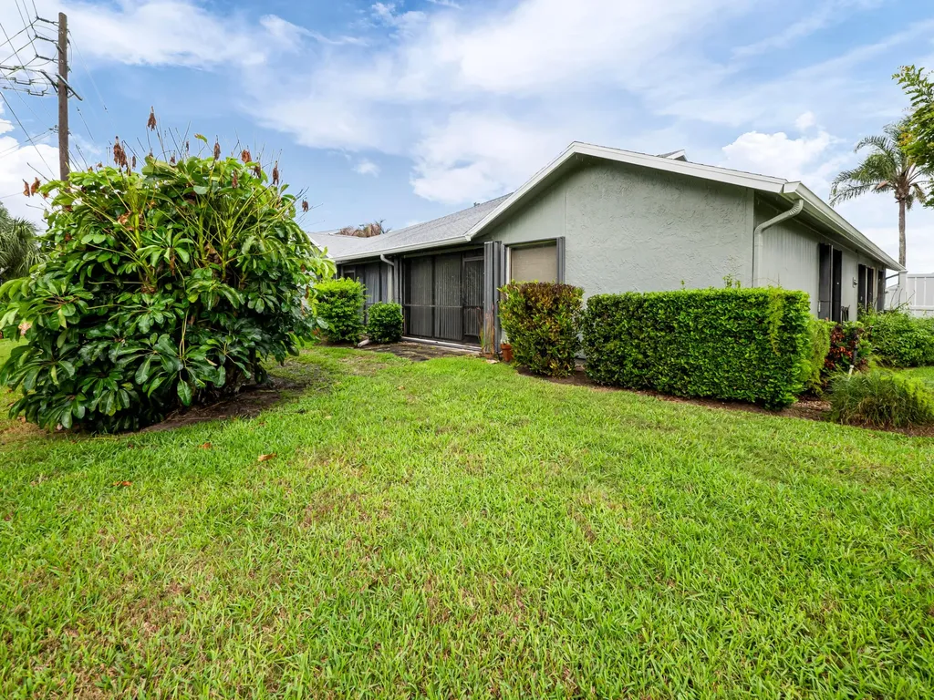 6776 SE Yorktown Drive Hobe Sound FL 33455