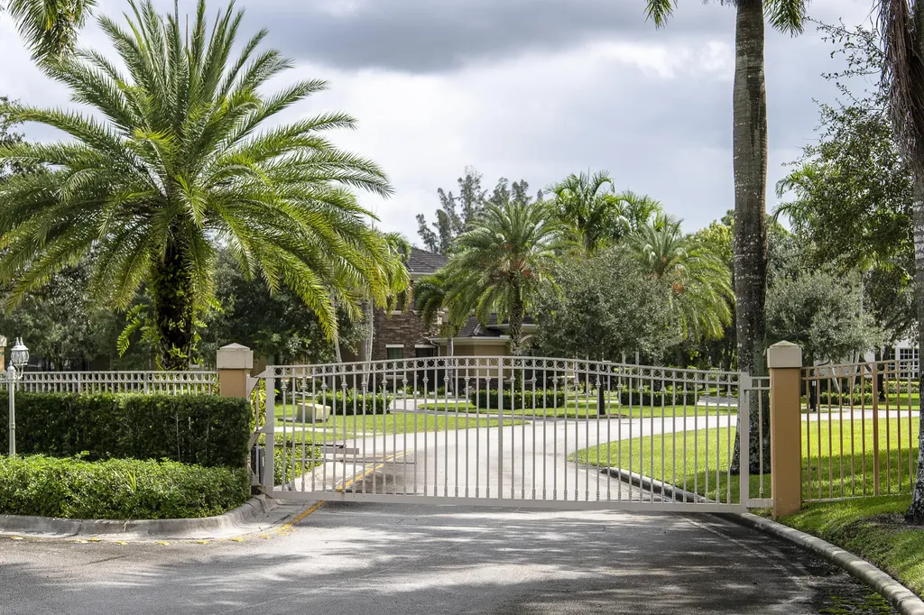 9900 Winding Ridge Lane Davie FL 33324