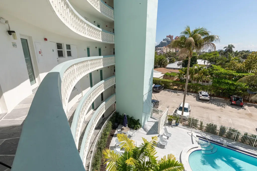 3250 NE 28th Street Fort Lauderdale FL 33308