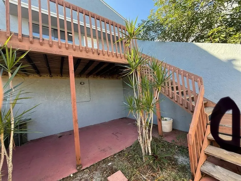 24 Crossings Circle Boynton Beach FL 33435