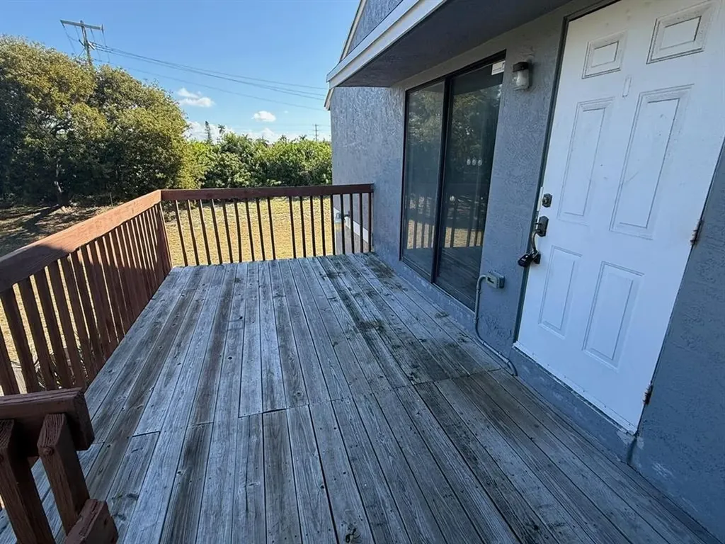 24 Crossings Circle Boynton Beach FL 33435