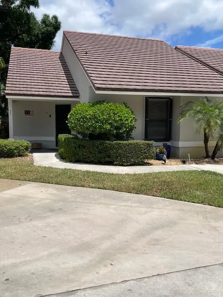 800 Kintyre Court Palm Beach Gardens FL 33418