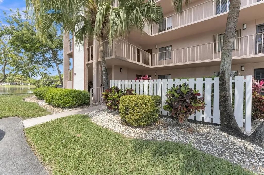 7301 Amberly Lane Delray Beach FL 33446