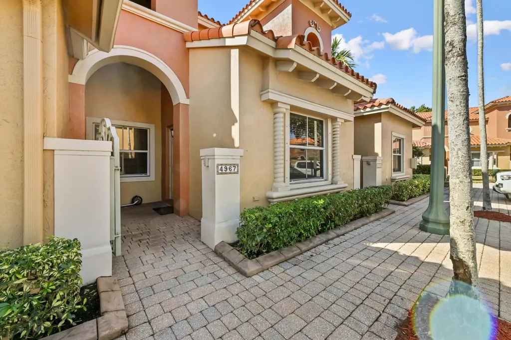 4967 Tradewinds Terrace Fort Lauderdale FL 33312
