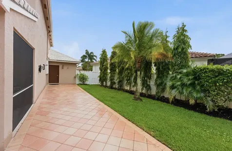 648 SW 168th Terrace Pembroke Pines FL 33027