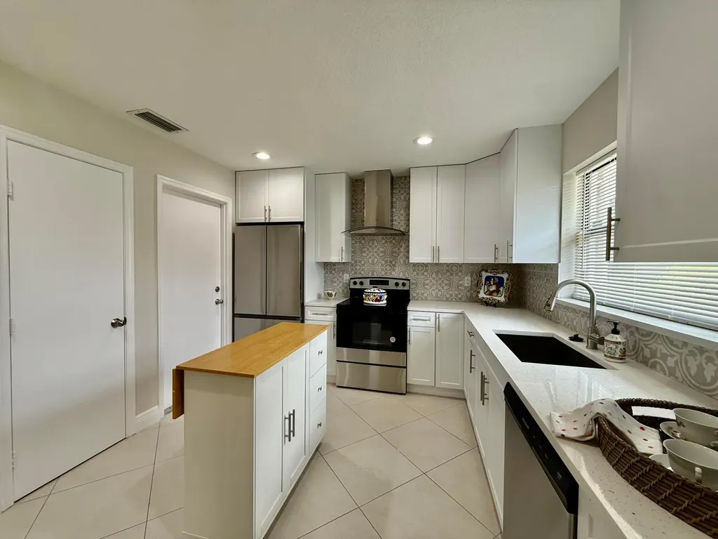 9890 Pecan Tree Drive Boynton Beach FL 33436