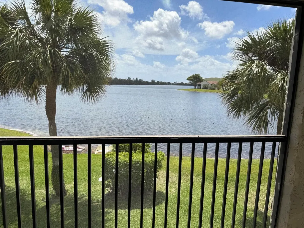 302 Liberty Court Deerfield Beach FL 33442