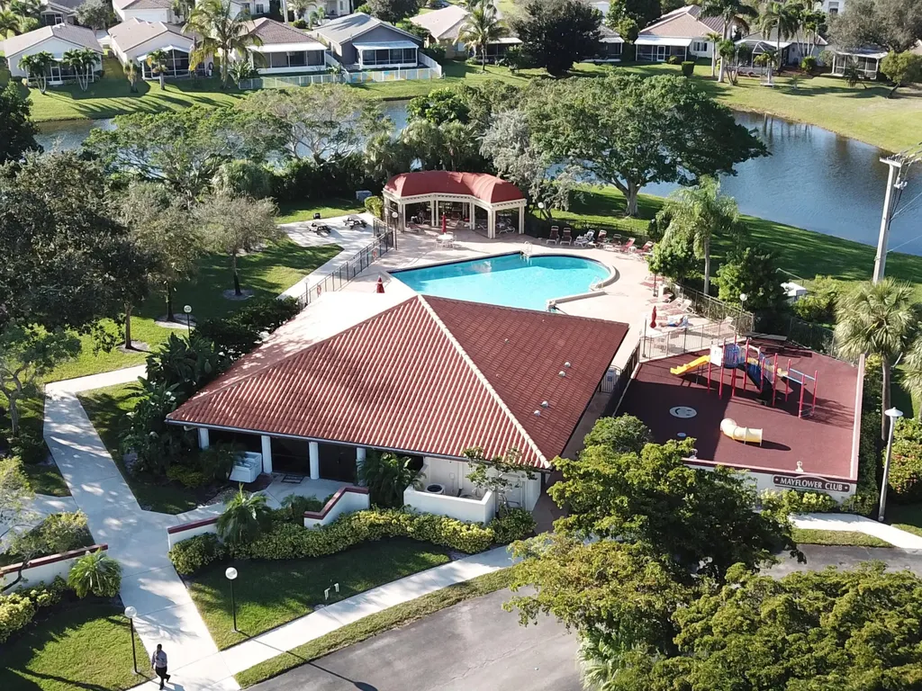 302 Liberty Court Deerfield Beach FL 33442