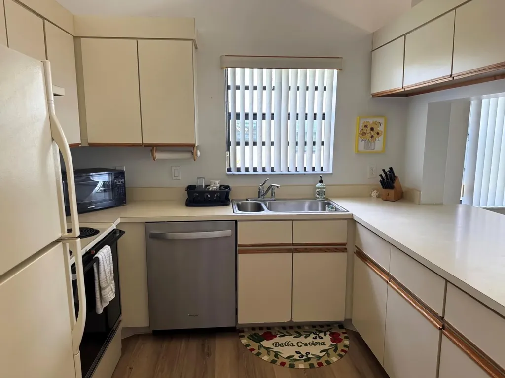 302 Liberty Court Deerfield Beach FL 33442