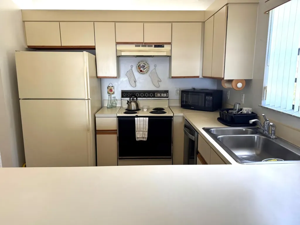 302 Liberty Court Deerfield Beach FL 33442