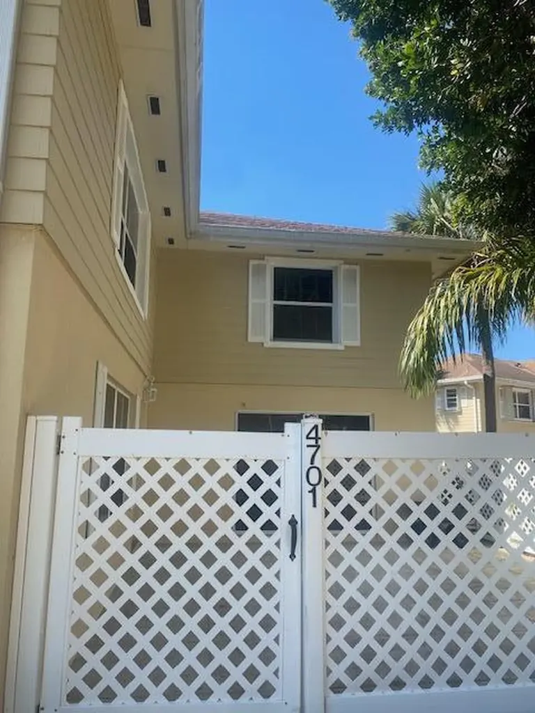 4701 Roxbury Court Boynton Beach FL 33436