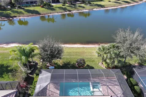 5038 Pendelton Square Vero Beach FL 32967