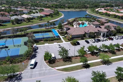 5038 Pendelton Square Vero Beach FL 32967