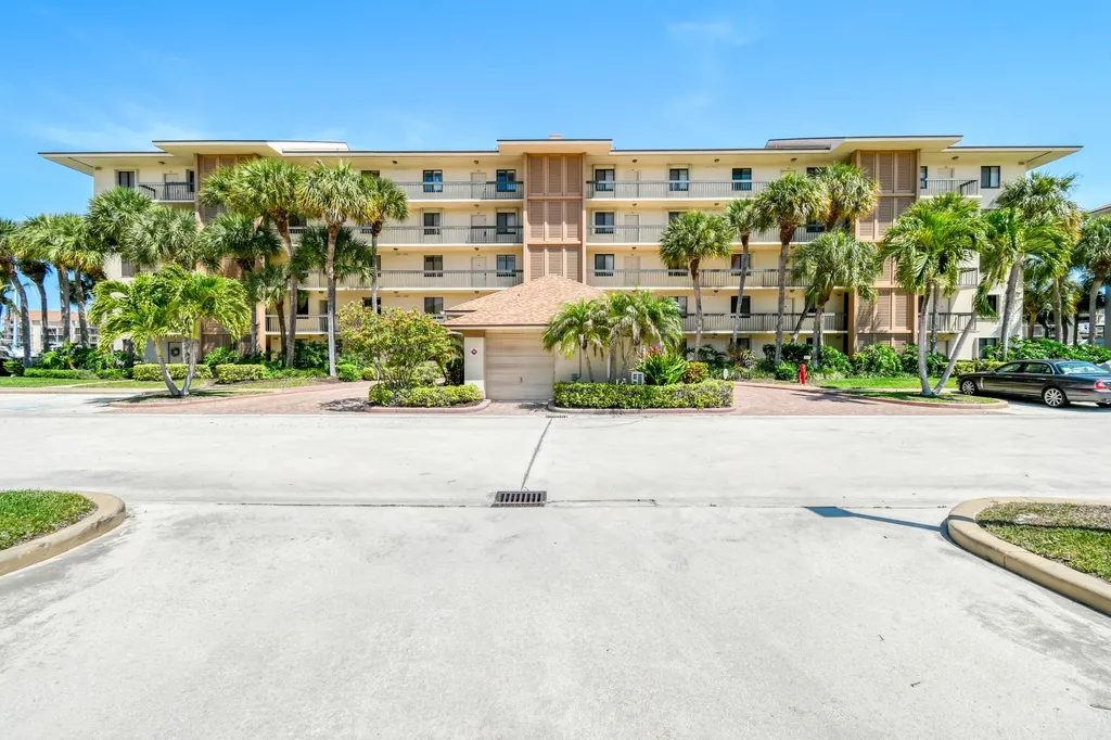 2401 Marina Isle Way Jupiter FL 33477