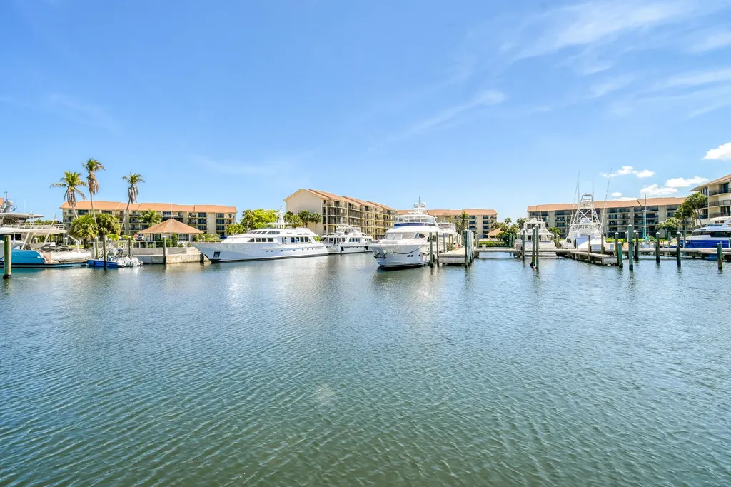 2401 Marina Isle Way Jupiter FL 33477