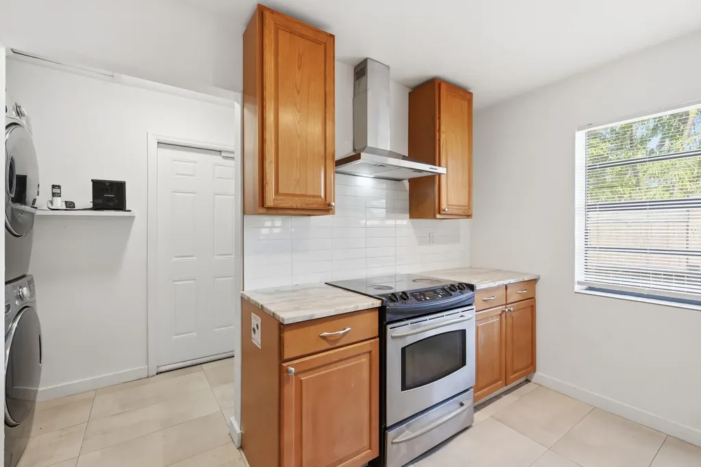 629 NE 36th Street Oakland Park FL 33334