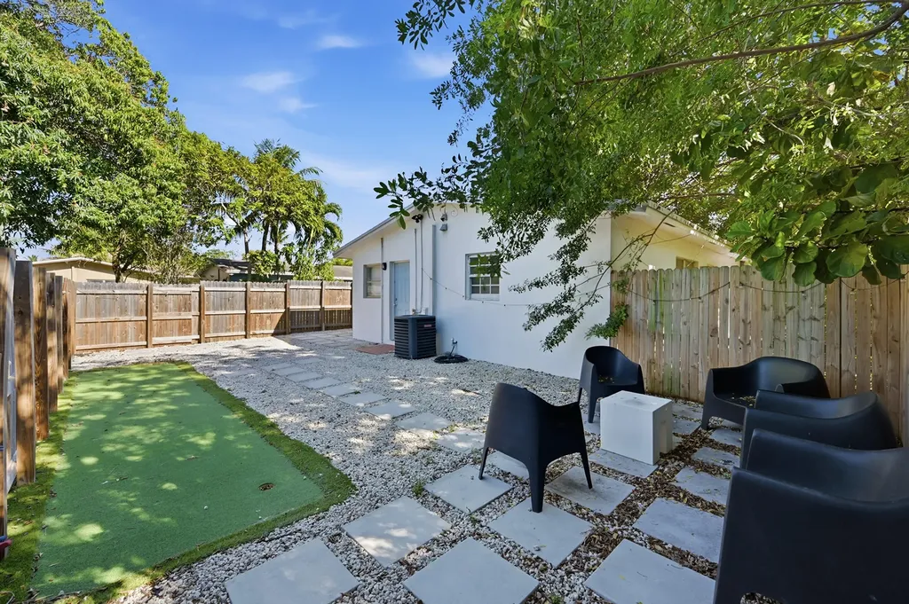 629 NE 36th Street Oakland Park FL 33334