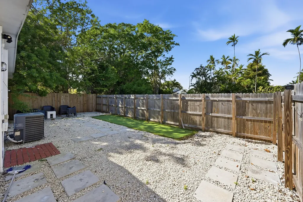 629 NE 36th Street Oakland Park FL 33334