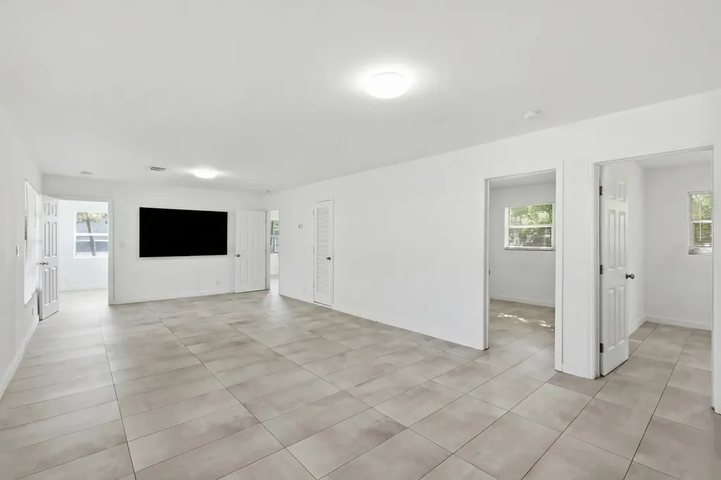 629 NE 36th Street Oakland Park FL 33334