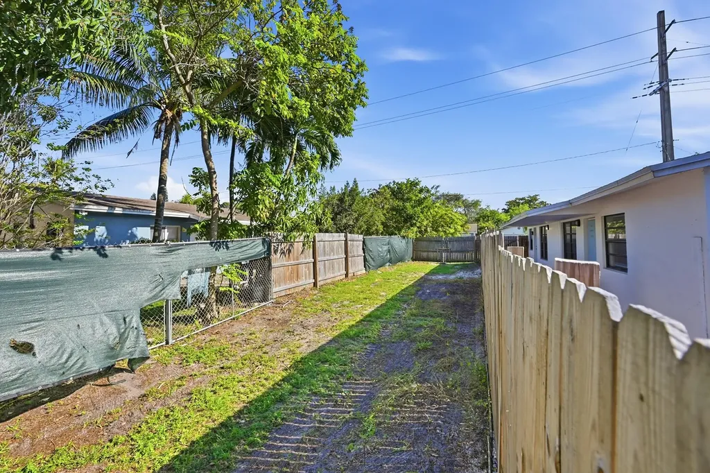 629 NE 36th Street Oakland Park FL 33334