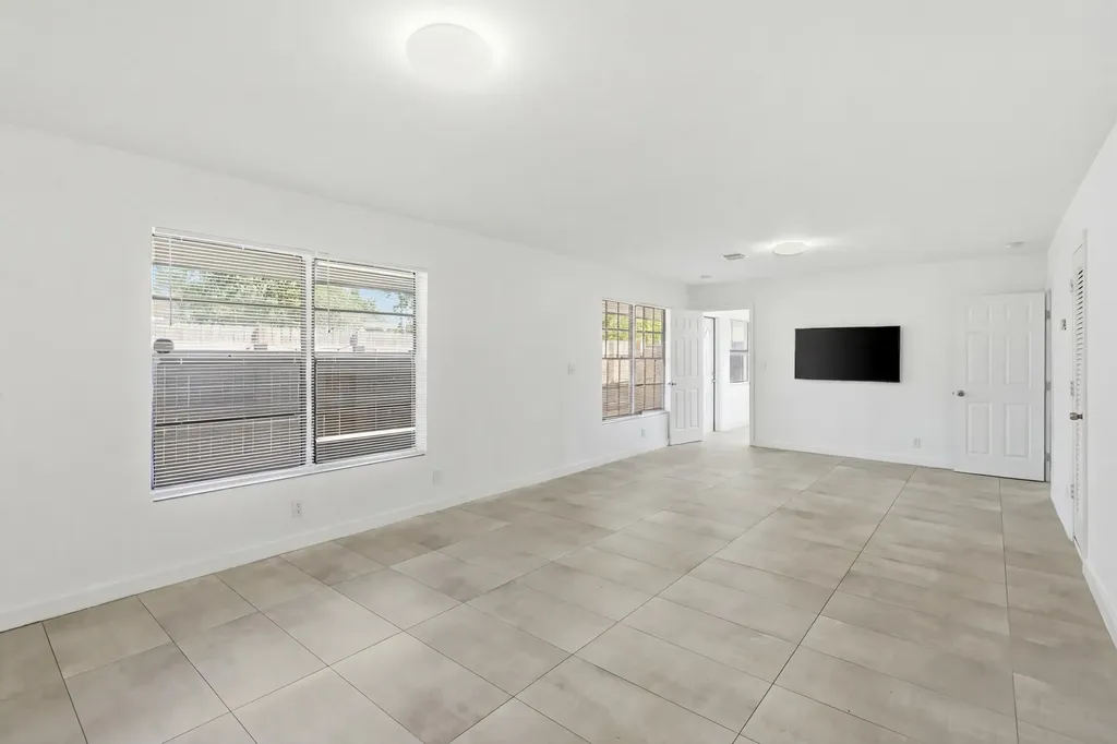 629 NE 36th Street Oakland Park FL 33334