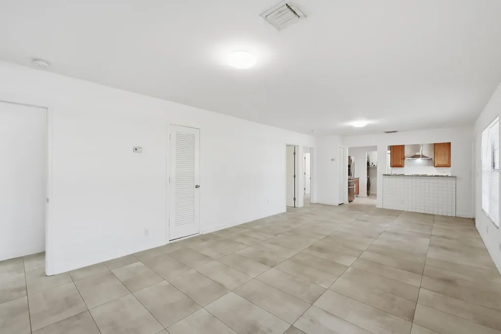 629 NE 36th Street Oakland Park FL 33334
